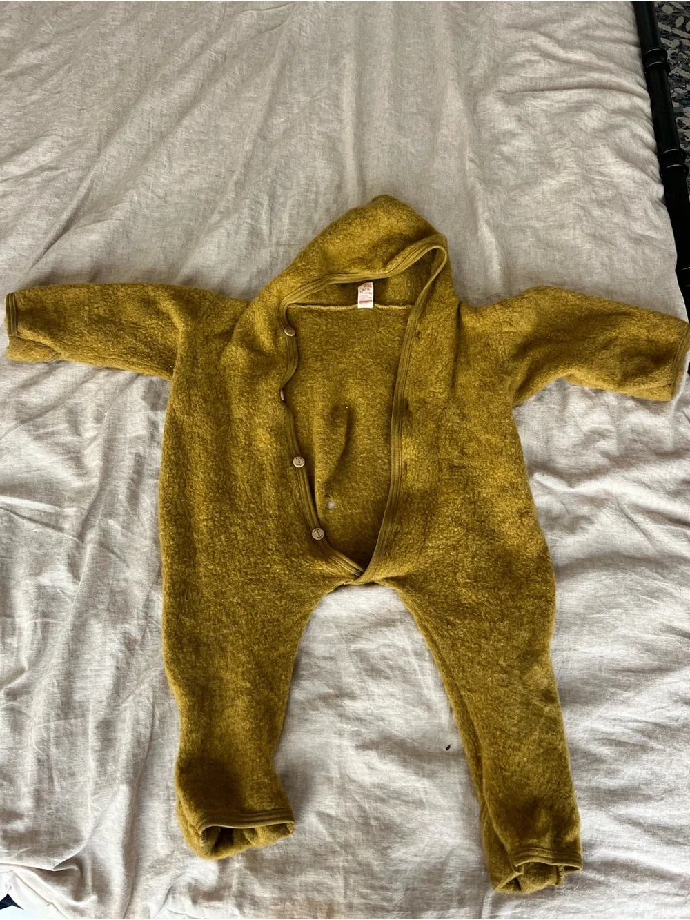 Engle 100% wool suit. Size 2-4 years old
